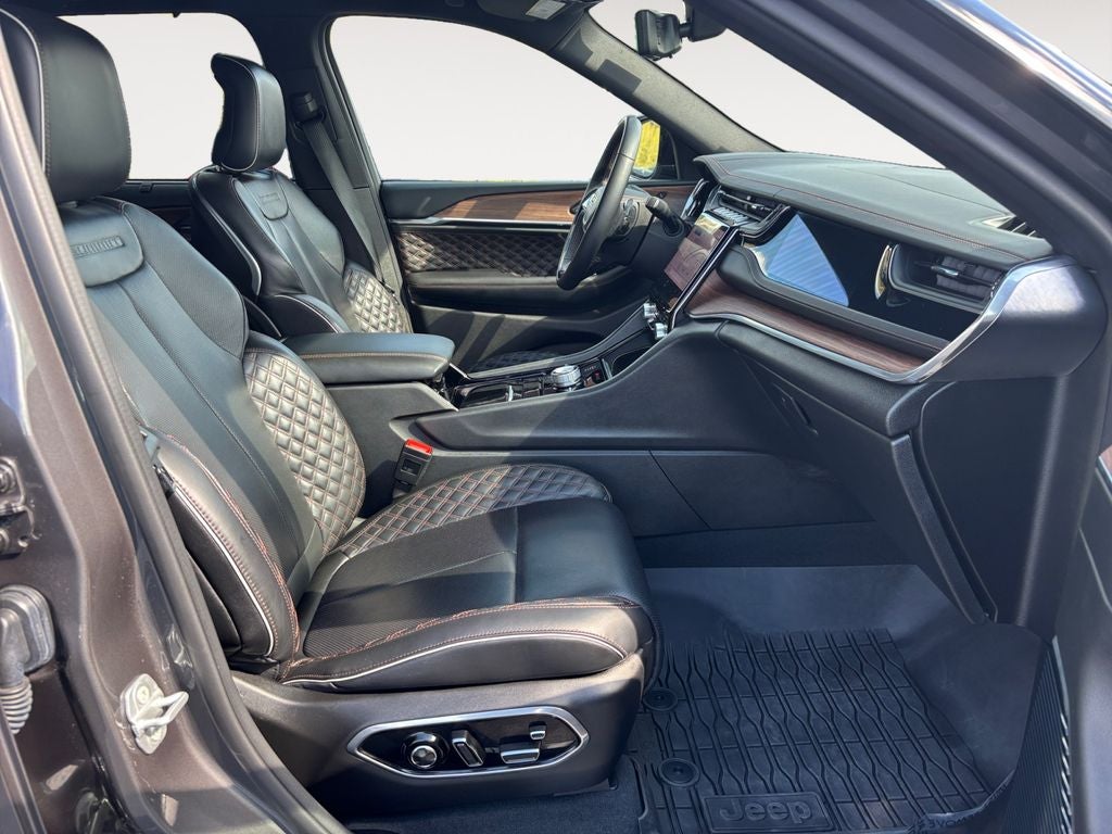 2022 Jeep Grand Cherokee Base