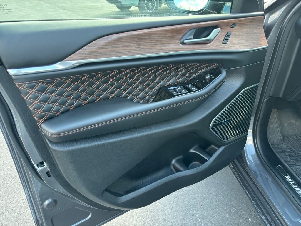 2022 Jeep Grand Cherokee Base