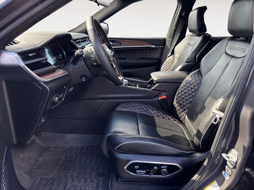 2022 Jeep Grand Cherokee Base