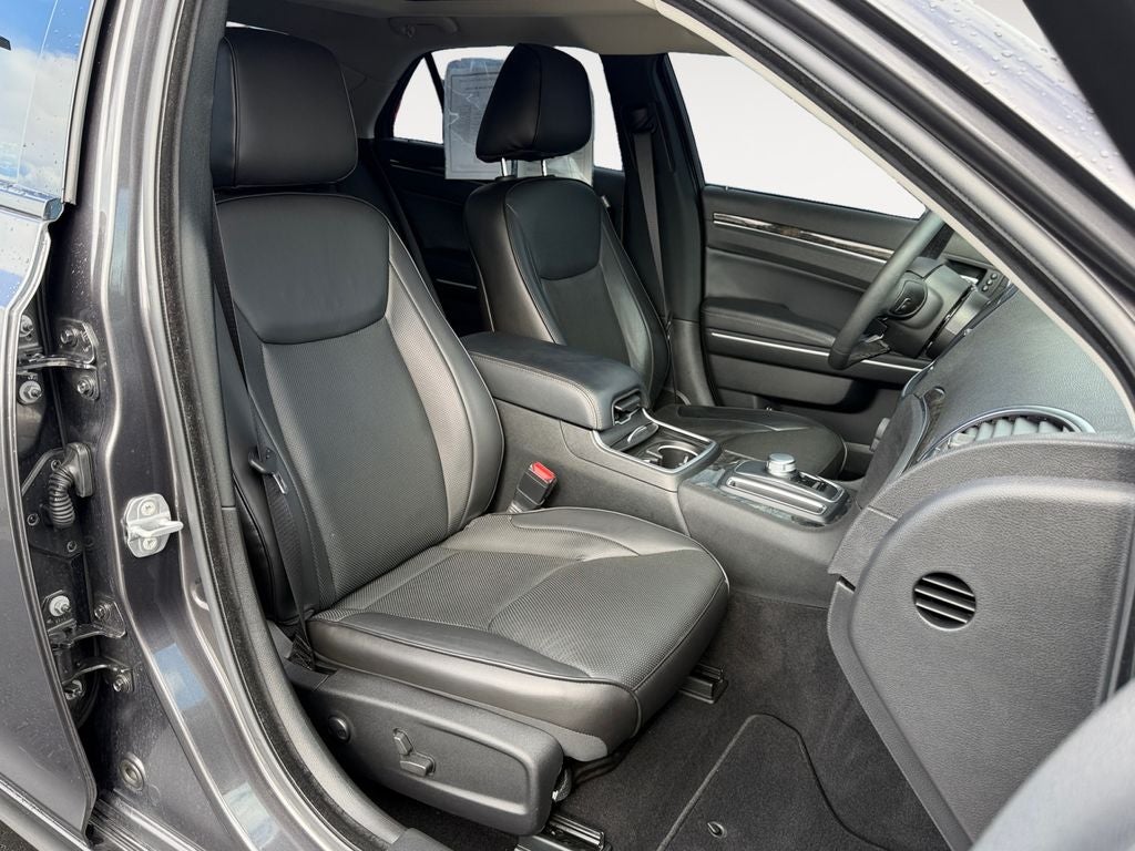 2022 Chrysler 300 Touring