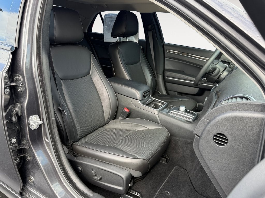 2022 Chrysler 300 Touring