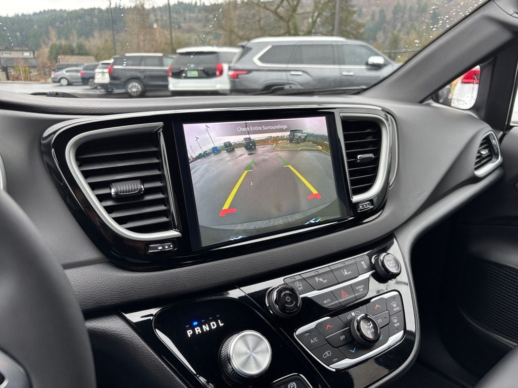 2025 Chrysler Pacifica Select